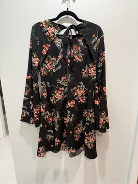 Copper Key Floral Dress Size L Black Long Sleeve Tie Back Fit & Flare